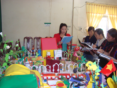 Ngành giáo dục huyện krông năng tổ chức hội thi: "triển lãm đồ dùng - đồ chơi tự tạo - năm 2013"